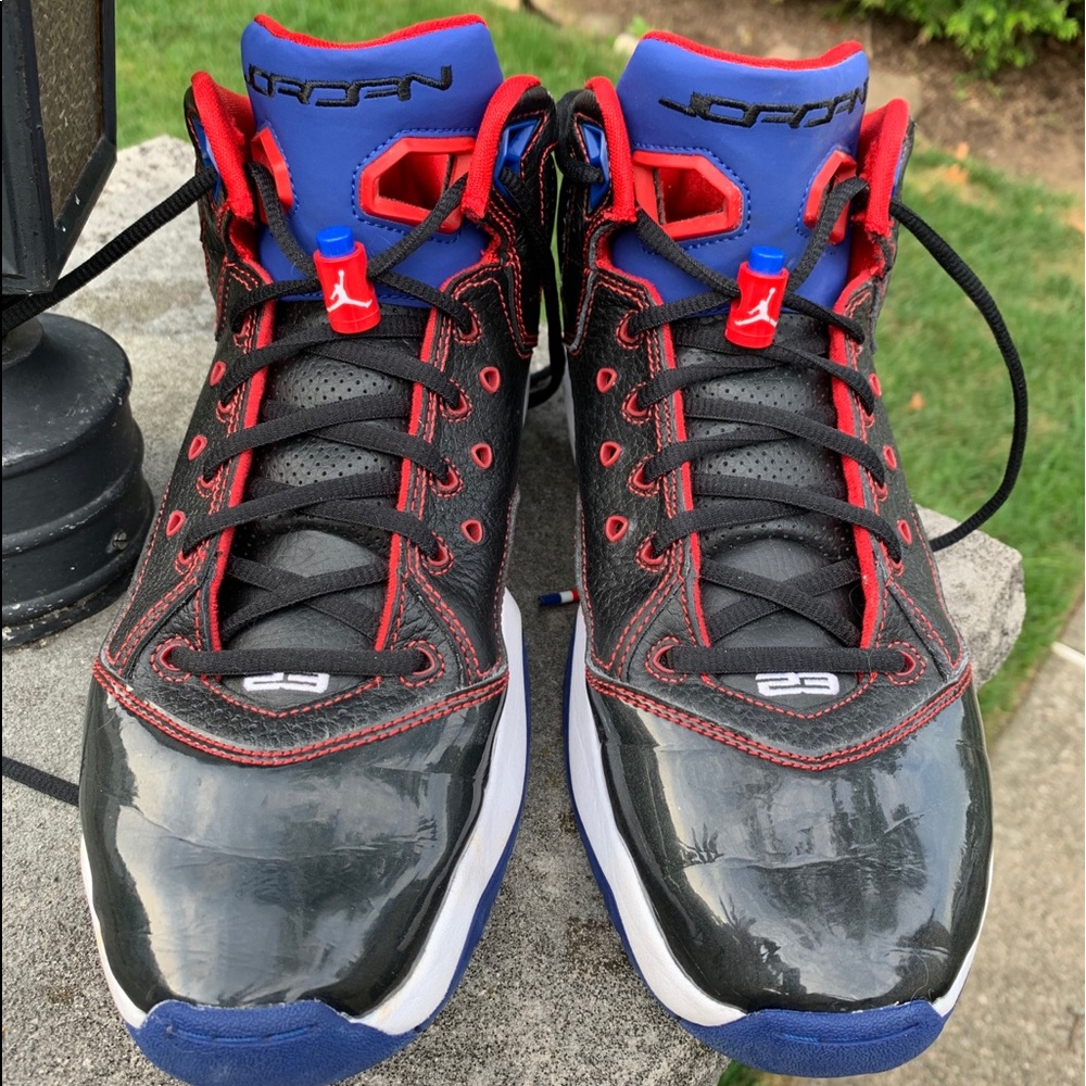 Men’s Jordan’s Size 10 - Men’s Sneaker